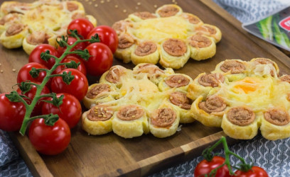 Párky v lístkovom ceste v tvare kvetiniek (videorecept)