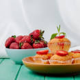Máte chuť na vláčnu pochúťku? Skúste recept na tieto jahodové muffiny