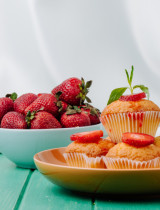 Máte chuť na vláčnu pochúťku? Skúste recept na tieto jahodové muffiny