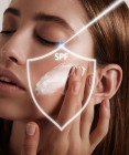 Ako správne nanášať SPF počas dňa bez narušenia make-upu? Top triky!