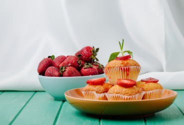 Máte chuť na vláčnu pochúťku? Skúste recept na tieto jahodové muffiny