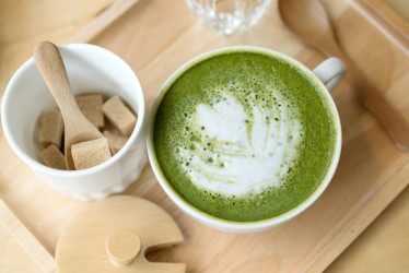 Ako sa robí matcha latte? Jednoduchý návod na trendy nápoj