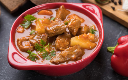 gulášová polievka