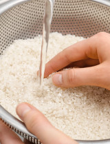 Oplachovanie ryže pred varením – nevyhnutnosť alebo strata času?
