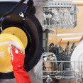 Ručné umývanie riadu vs. umývačka riadu: Čo je úspornejšie, hygienickejšie a praktickejšie?